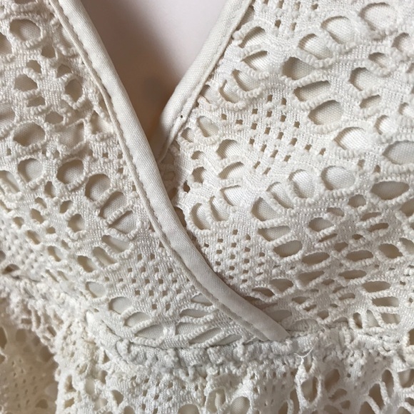 🌸EXPRESS V NECK CREAM LACE CROCHET TOP SIZE LARGE - Picture 5 of 16